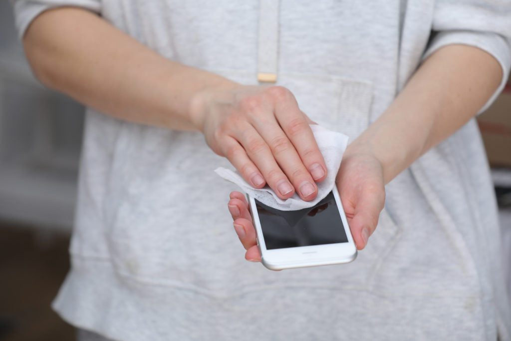 Como higienizar seu smartphone contra o coronavírus